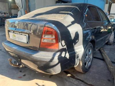 SKODA OCTAVIA BERLINA (1U2)