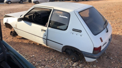 PEUGEOT 205 BERLINA