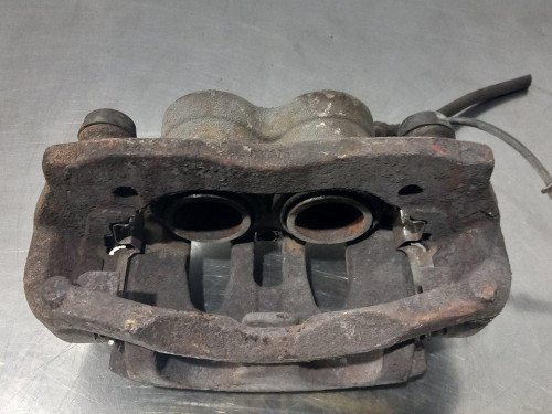  PINZA DE FRENO DELANTERA IZQUIERDA 