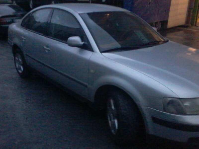 VOLKSWAGEN PASSAT BERLINA (3B2)