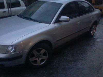 VOLKSWAGEN PASSAT BERLINA (3B2)