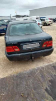 MERCEDES-BENZ CLASE E (BM 210) BERLINA