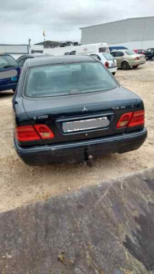 MERCEDES-BENZ CLASE E (BM 210) BERLINA