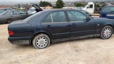 MERCEDES-BENZ CLASE E (BM 210) BERLINA