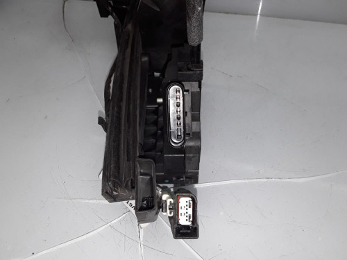 CERRADURA PUERTA DELANTERA DERECHA 