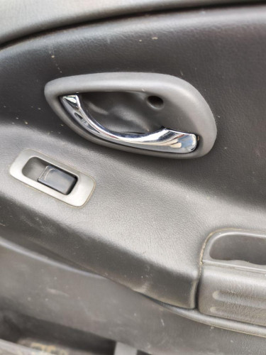 MANETA INTERIOR DELANTERA DERECHA used