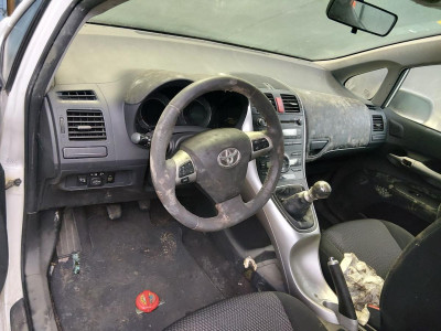 TOYOTA AURIS (E15)
