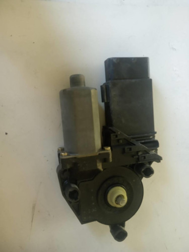 MOTOR ELEVALUNAS DELANTERO IZQUIERDO VOLKSWAGEN GOLF IV BERLINA (1J1)(10.1997) 