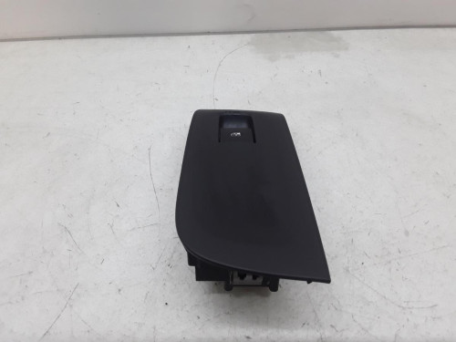 MANDO ELEVALUNAS DELANTERO DERECHO Opel ZAFIRA C 