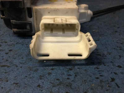 CERRADURA PUERTA DELANTERA DERECHA
