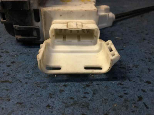 CERRADURA PUERTA DELANTERA DERECHA 