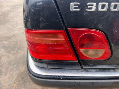  MERCEDES-BENZ CLASE E (BM 210) BERLINA 