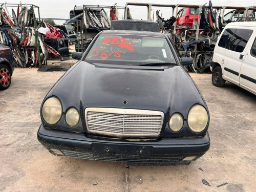  MERCEDES-BENZ CLASE E (BM 210) BERLINA 
