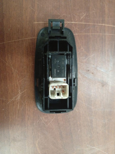 MANDO ELEVALUNAS TRASERO DERECHO LEXUS IS 200 (GXE10) 