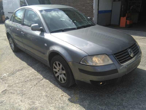 VOLKSWAGEN PASSAT BERLINA (3B3) 