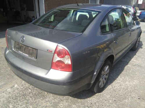  VOLKSWAGEN PASSAT BERLINA (3B3) 
