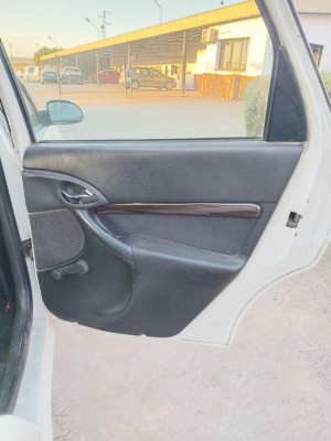 GUARNECIDO PUERTA TRASERA DERECHA Ford Focus Familiar (CAK)(1998->)