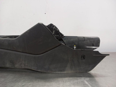 APOYABRAZOS CENTRAL, AUDI, Q3 SPORTBACK (F3N)