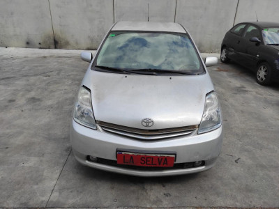 TOYOTA PRIUS (NHW20)