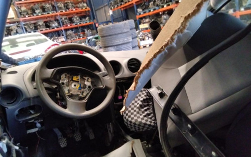 SEAT IBIZA (6L1) — vehículo donante para recambios 