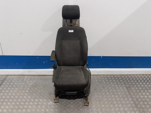  ASIENTO DELANTERO IZQUIERDO 