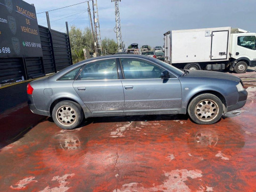  AUDI A6 BERLINA (4B2) 