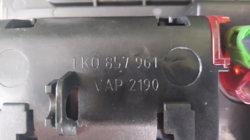 CENICERO Volkswagen GOLF V (1K1)(10.2003) 