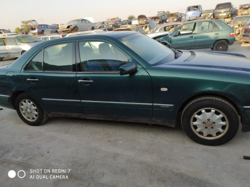 MERCEDES-BENZ CLASE E (BM 210) BERLINA 