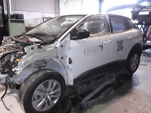 PEUGEOT 3008 — vehículo donante para recambios 