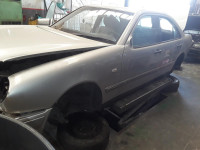 MERCEDES-BENZ CLASE E (BM 210) BERLINA