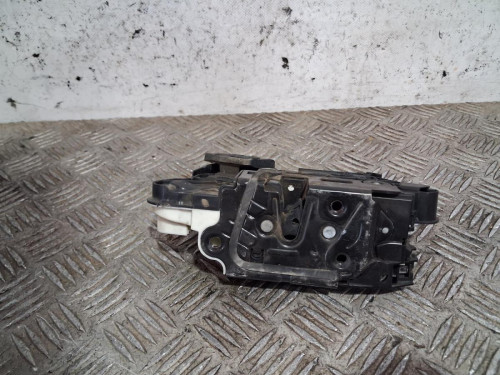 CERRADURA PUERTA DELANTERA IZQUIERDA 