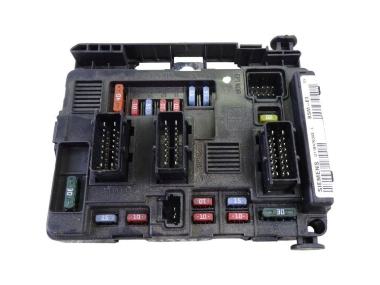 CAJA RELES / FUSIBLES