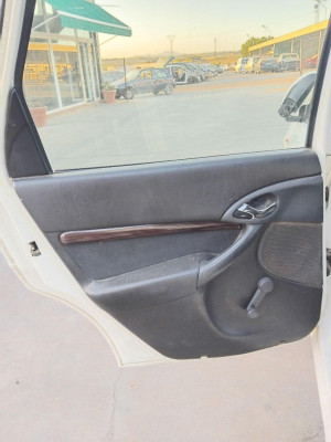 GUARNECIDO PUERTA TRASERA IZQUIERDA Ford Focus Familiar (CAK)(1998->)