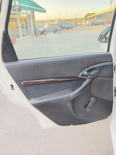 GUARNECIDO PUERTA TRASERA IZQUIERDA Ford Focus Familiar (CAK)(1998->) Ford Focus Familiar (CAK)(1998->) 