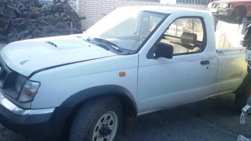 NISSAN PICKUP (D22) — vehículo donante para recambios 