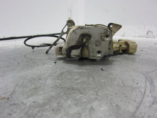  CERRADURA PUERTA LATERAL DERECHA, TOYOTA, YARIS (NCP1/NLP1/SCP1) 