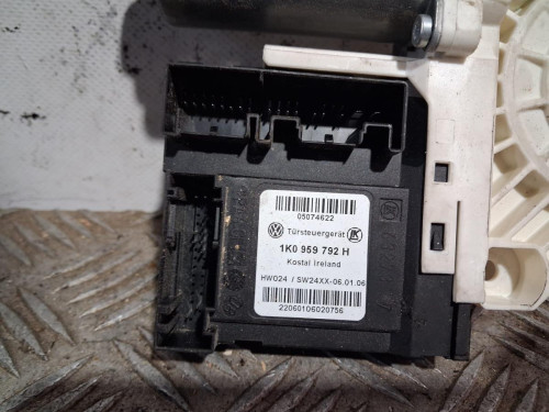 MOTOR ELEVALUNAS DELANTERO DERECHO 