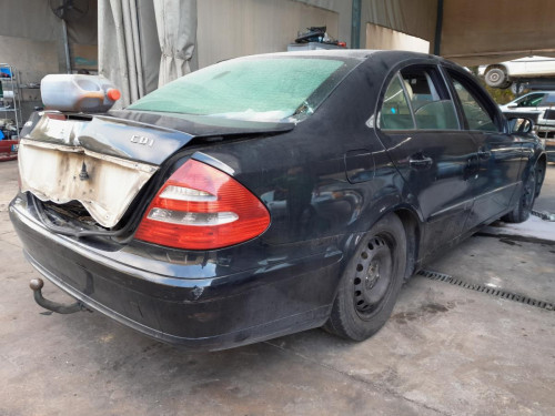  MERCEDES-BENZ CLASE E (BM 211) BERLINA 