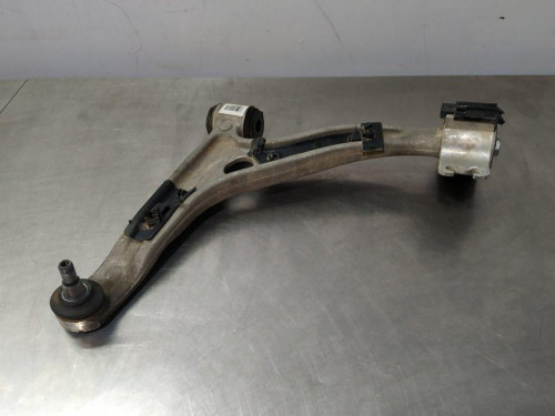 BRAZO SUSPENSION INFERIOR DELANTERO IZQUIERDO Mercedes-Benz CLASE GLA (BM 156) 