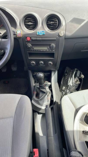 SEAT IBIZA (6L1) — vehículo donante para recambios 