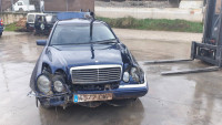 MERCEDES-BENZ CLASE E (BM 210) BERLINA