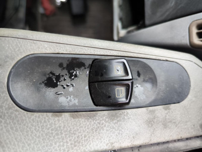 MANDO ELEVALUNAS DELANTERO DERECHO