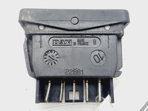 MANDO ELEVALUNAS DELANTERO DERECHO Citroen SAXO 