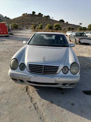 MERCEDES-BENZ CLASE E (BM 210) BERLINA