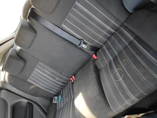  FORD FOCUS BERLINA (CB4) 