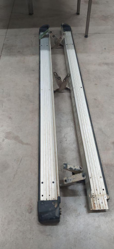 ESTRIBOS LATERALES TOYOTA HILUX (KUN) 