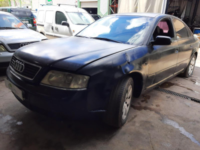 AUDI A6 BERLINA (4B2)