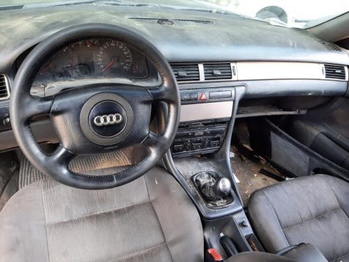  AUDI A6 BERLINA (4B2) 