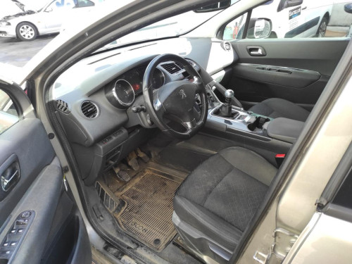 PEUGEOT 3008 — vehículo donante para recambios 