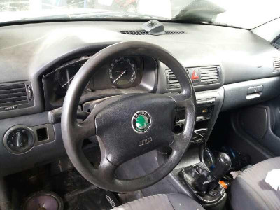 SKODA OCTAVIA BERLINA (1U2)
